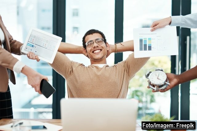 Redução de jornada exige produtividade, não decreto