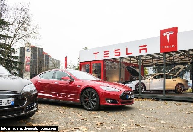 Tesla se torna montadora de veículos mais valiosa do mundo