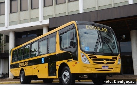 Mercedes-Benz doa ônibus escolar