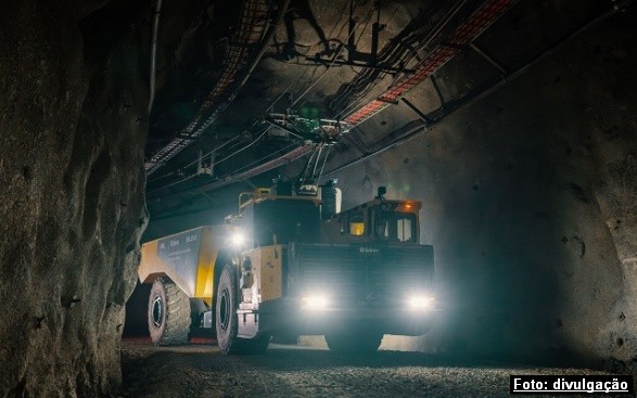Mineradora usa caminhões elétricos para extração