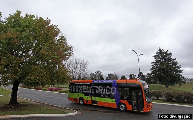 Curitiba opera ônibus 100% elétrico Volvo