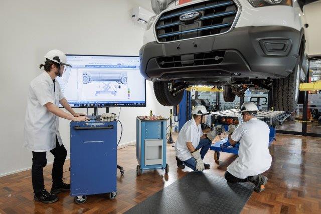 Mecânicos de carros elétricos