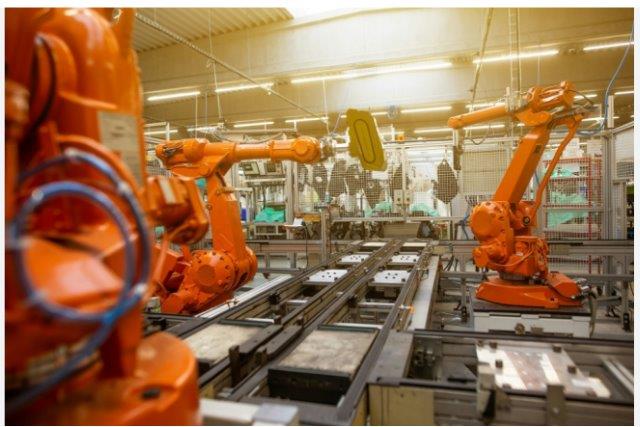 Produção industrial segue em queda