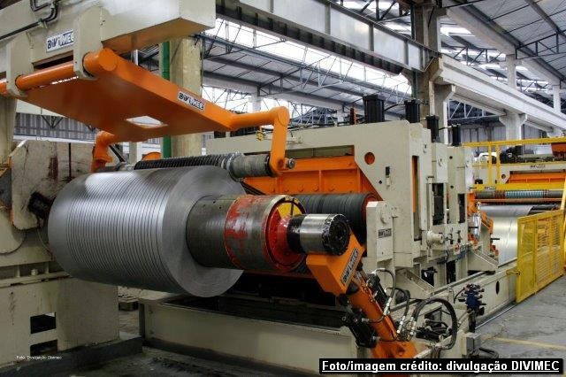 Compras e vendas de aço sobem com reajuste previsto