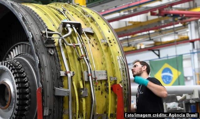 Faturamento da indústria segue estável 2025