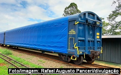 Industria de vagões ferroviários em movimento