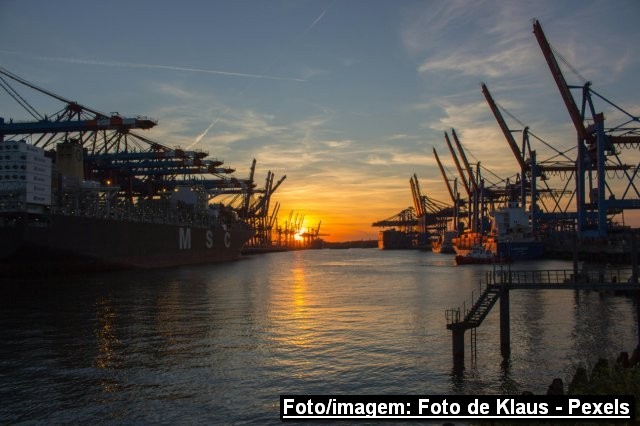 Movimentação em portos brasileiros bate recorde