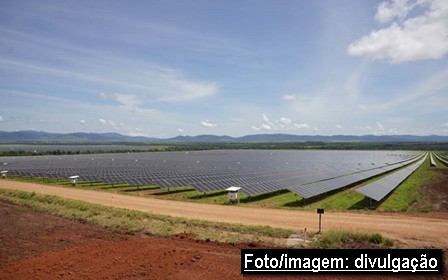 Novo complexo solar de geração de energia em Goiás