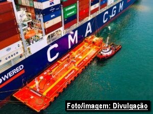 Abastecimento de navio com bioetanol